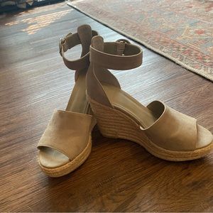 Guess wedges size 6.5